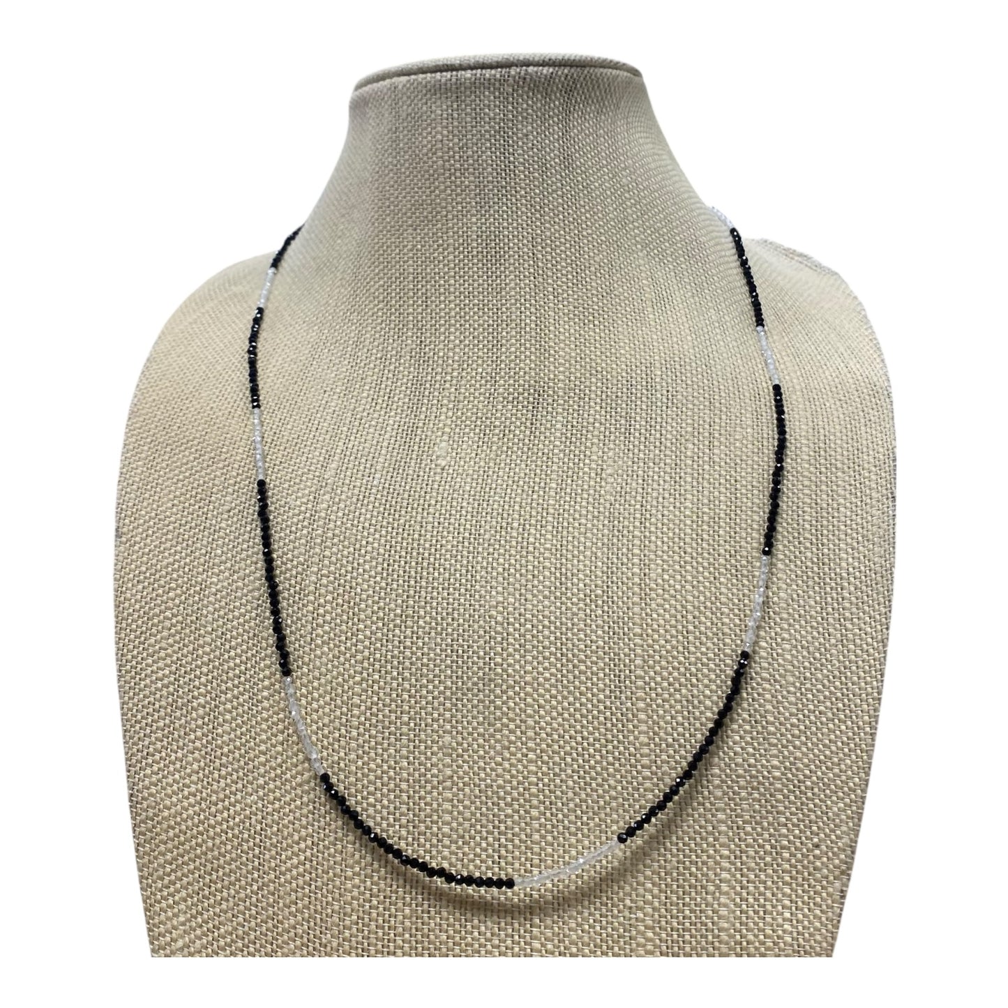 Necklace Other In Black & White