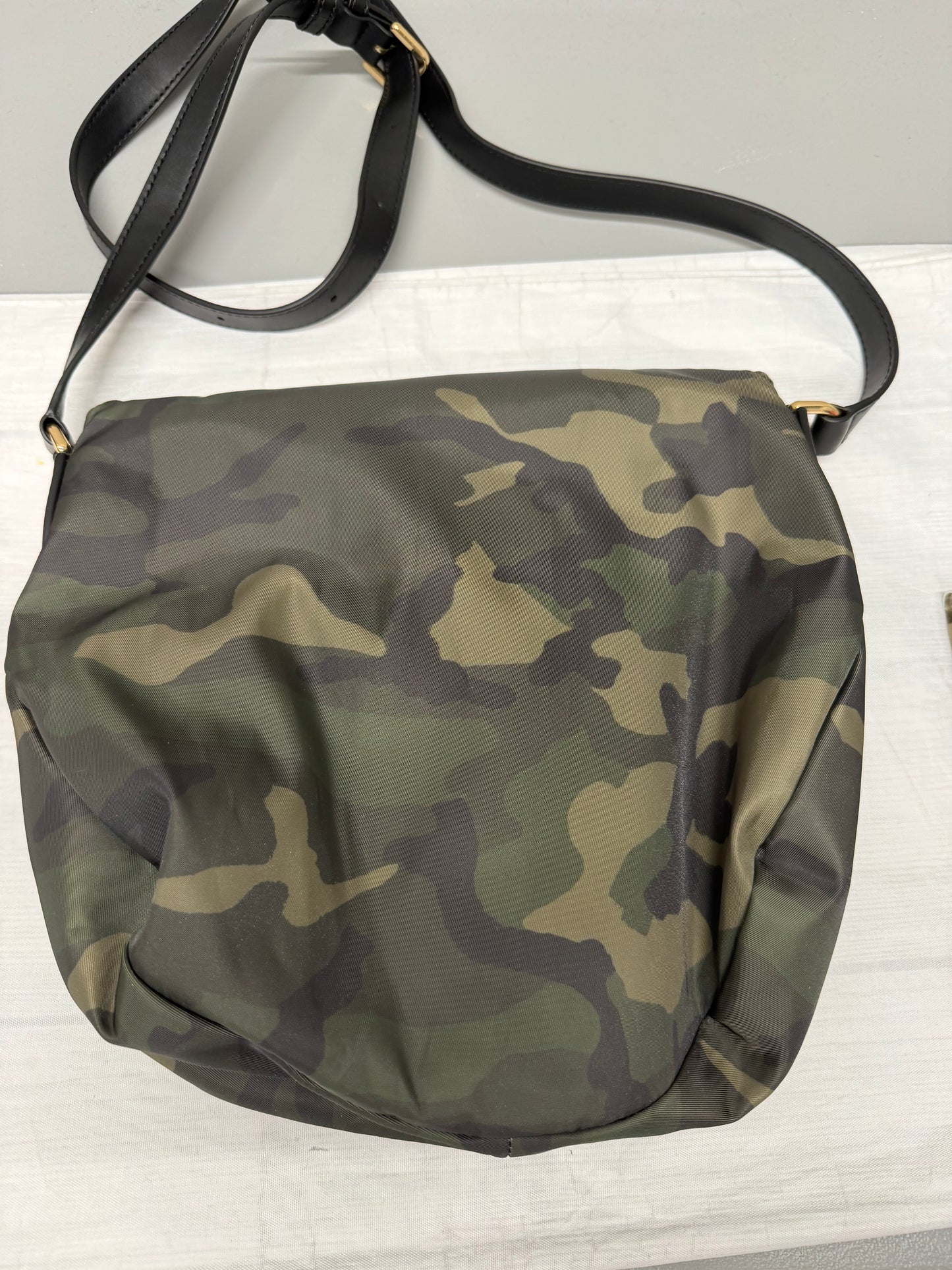Crossbody Designer By Marc By Marc Jacobs In Camouflage Print, Size:Medium