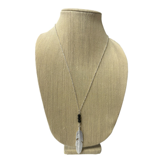 Necklace Charm By Clothes Mentor In Silver