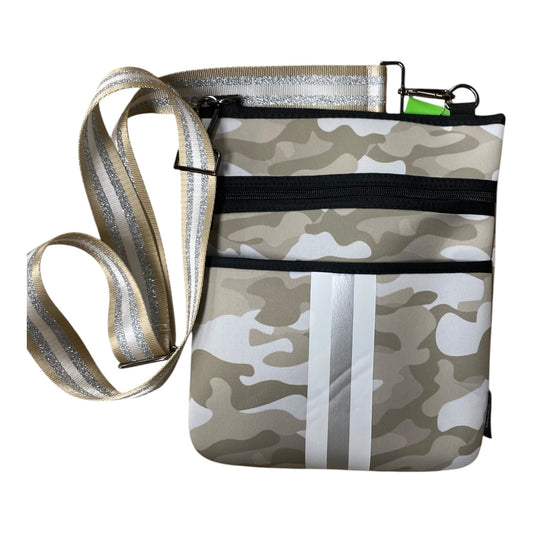 Crossbody  In Camouflage Print, Size:Medium