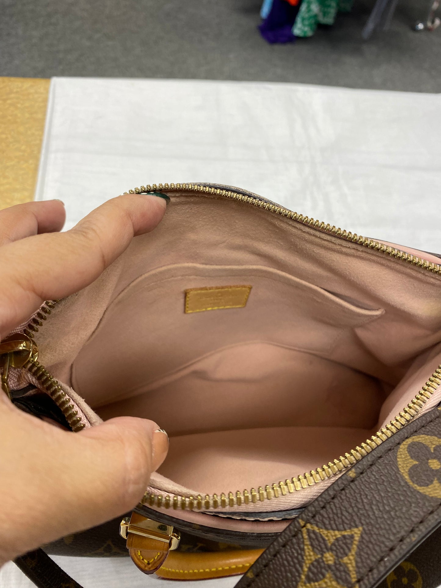 Handbag Luxury Designer By Louis Vuitton In Pink, Size:Small
