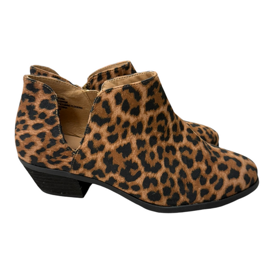 Boots Ankle Flats By Torrid In Animal Print, Size: 9