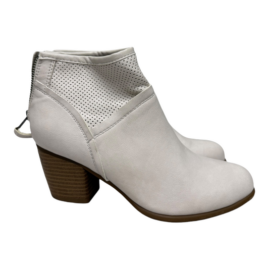 Boots Ankle Heels By White Mountain In White, Size: 7.5