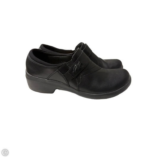 Shoes Flats By Clarks In Black, Size: 9.5