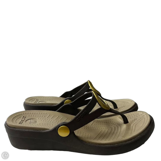 Sandals Flats By Crocs In Brown, Size: 6