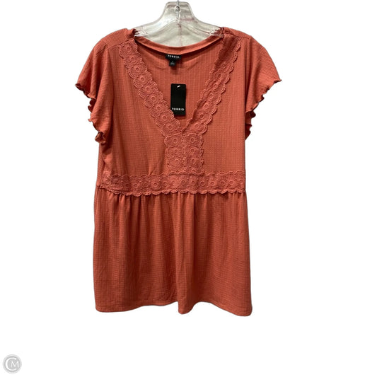 Top Short Sleeve By Torrid In Coral, Size: L