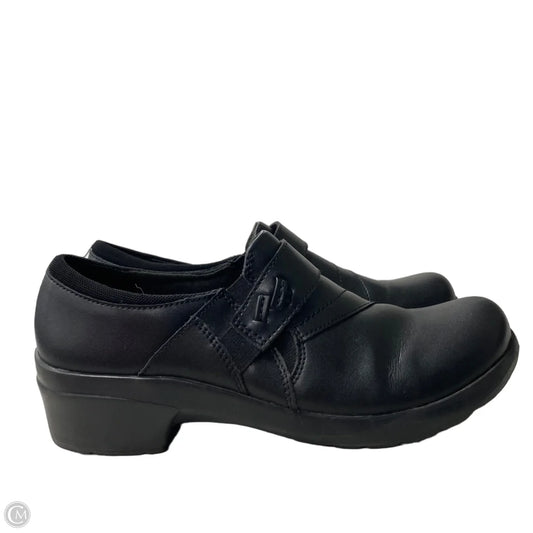 Shoes Flats By Clarks In Black, Size: 9