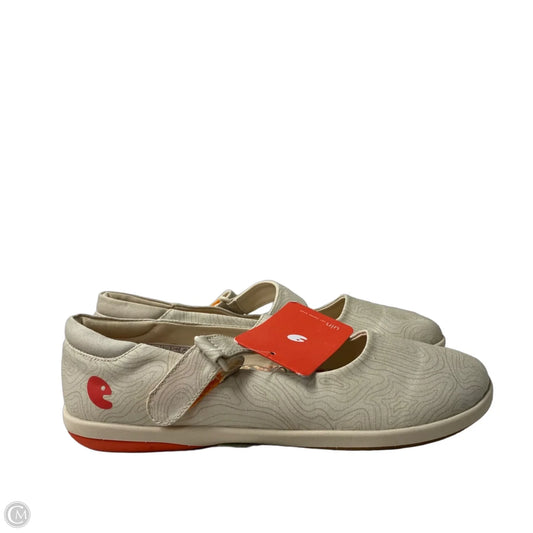 Shoes Flats By uni  In Tan, Size: 9