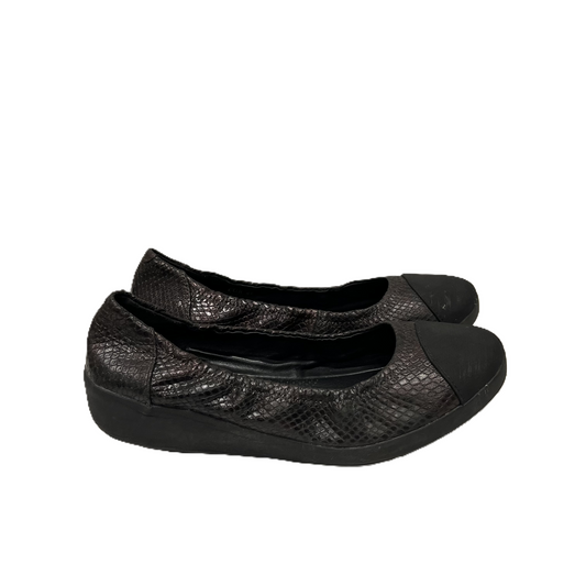 Shoes Flats By Fitflop In Black, Size: 10.5