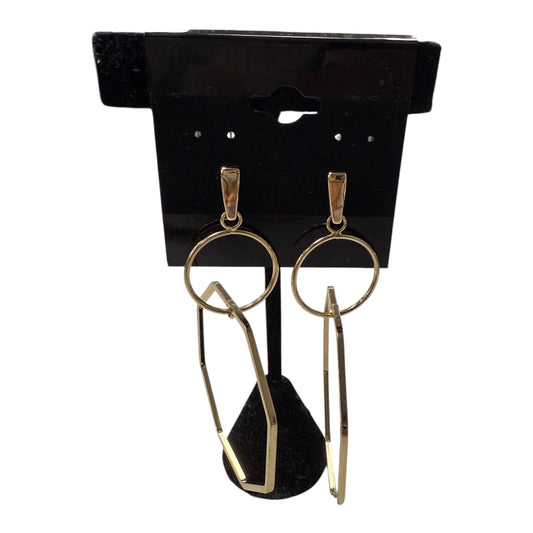 Earrings Dangle/Drop  In Gold