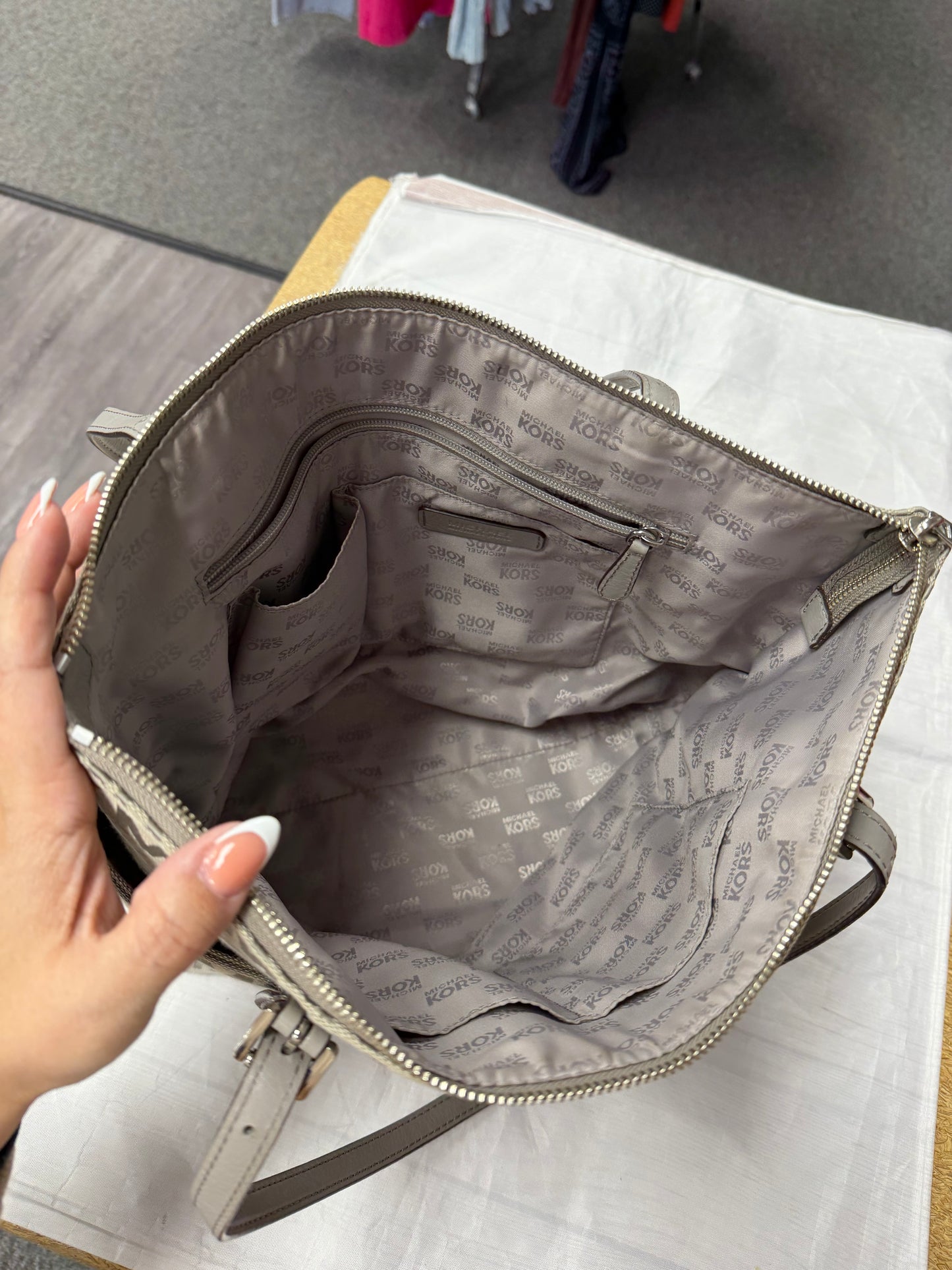 Handbag Designer By Michael Kors In Grey, Size:Large
