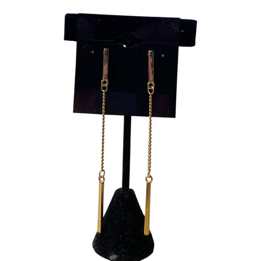 Earrings Dangle/Drop  In Gold