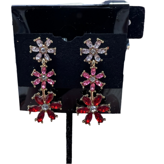 Earrings Dangle/Drop  In Gold