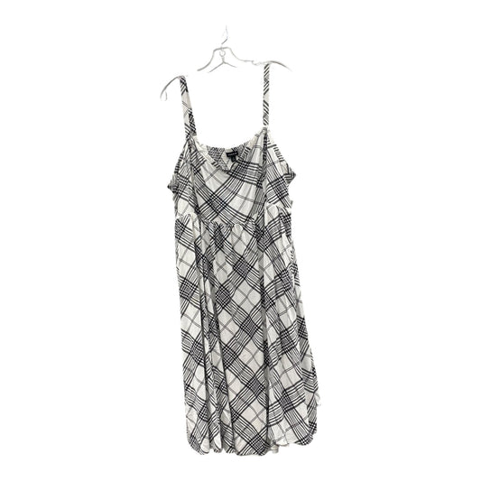 Dress Casual Short By Torrid In White, Size:4X