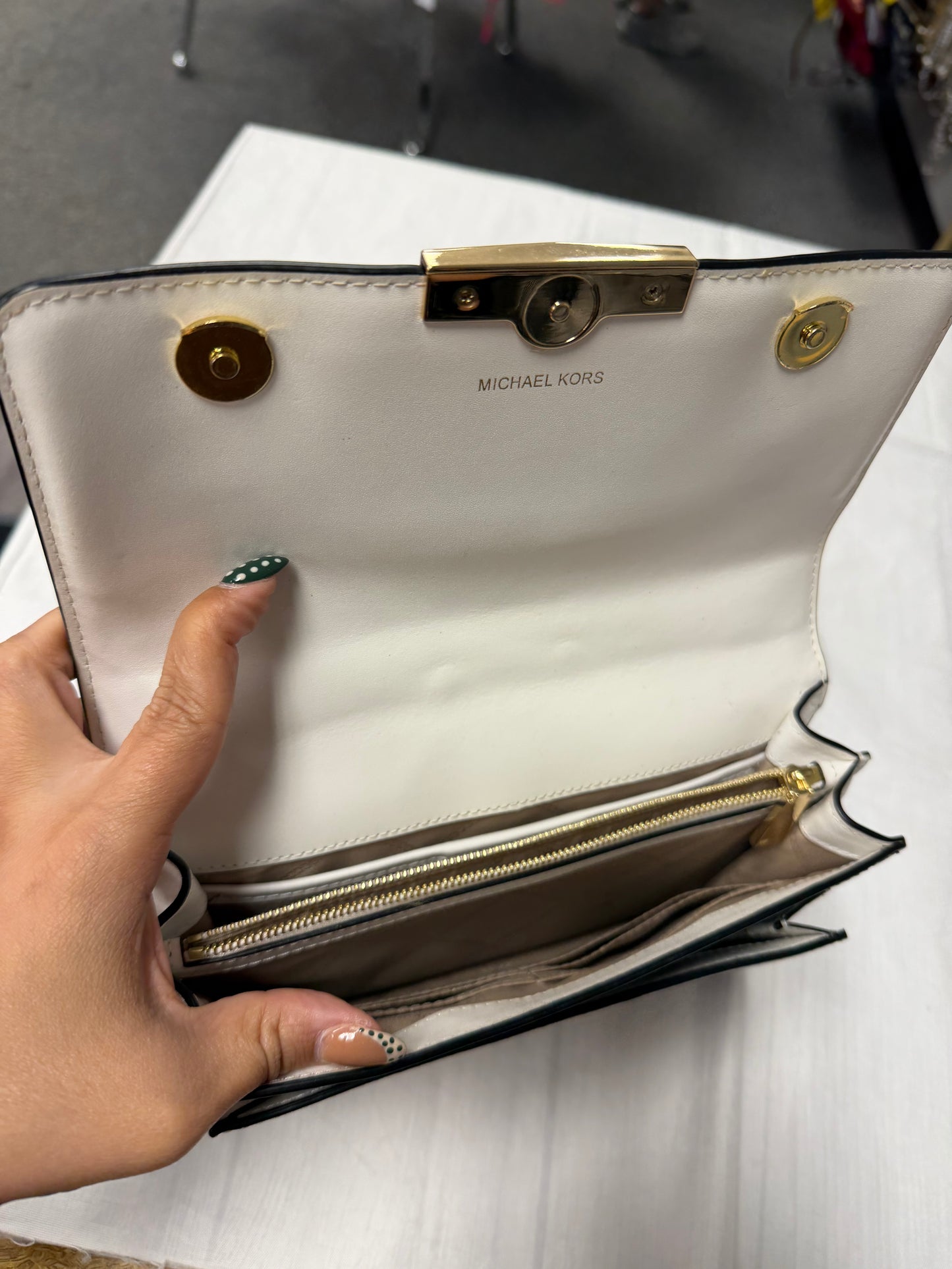 Handbag Designer By Michael Kors In Green, Size:Medium