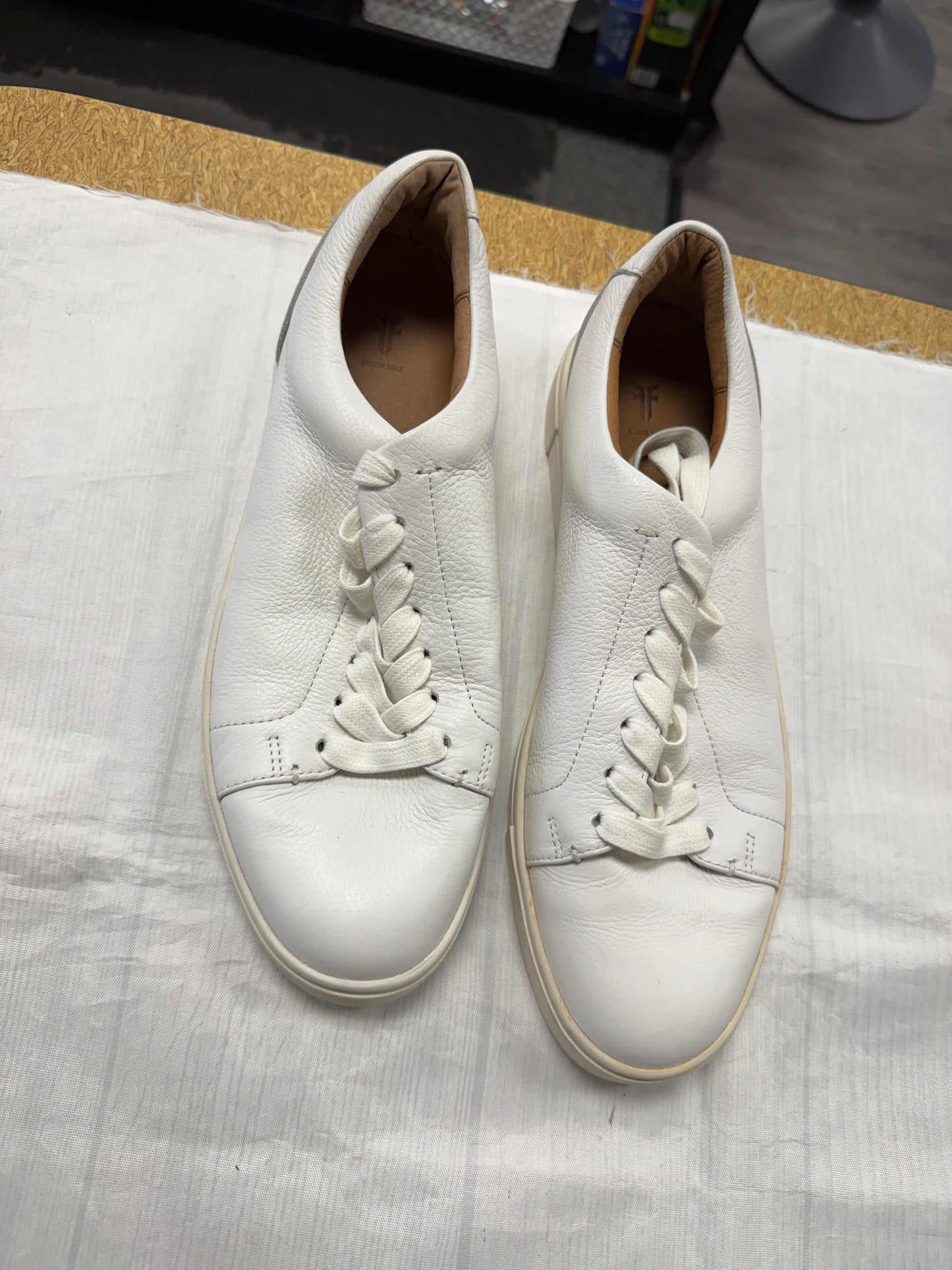 Shoes Designer By Frye In White, Size:9