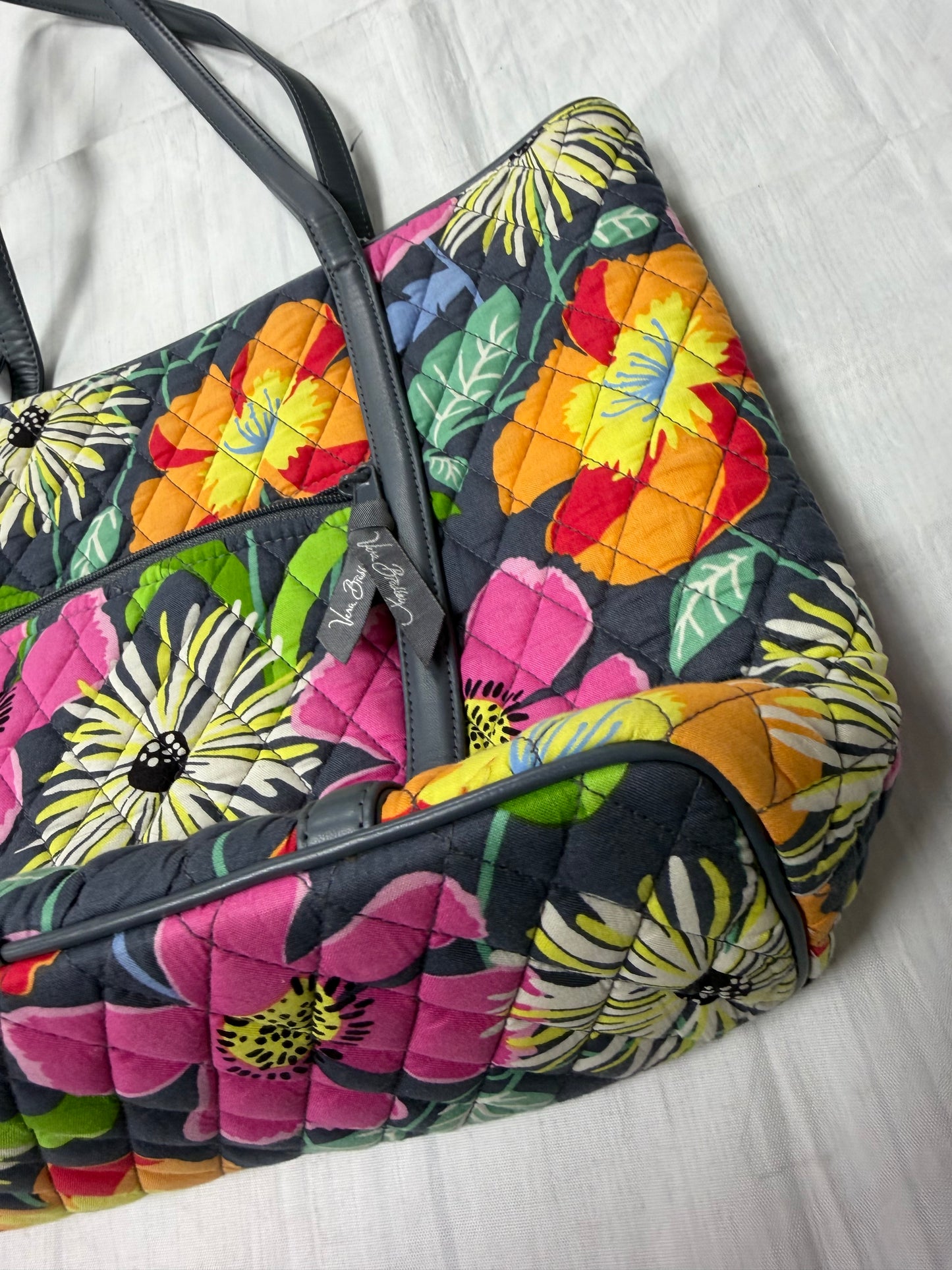 Handbag By Vera Bradley In Grey, Size:Medium