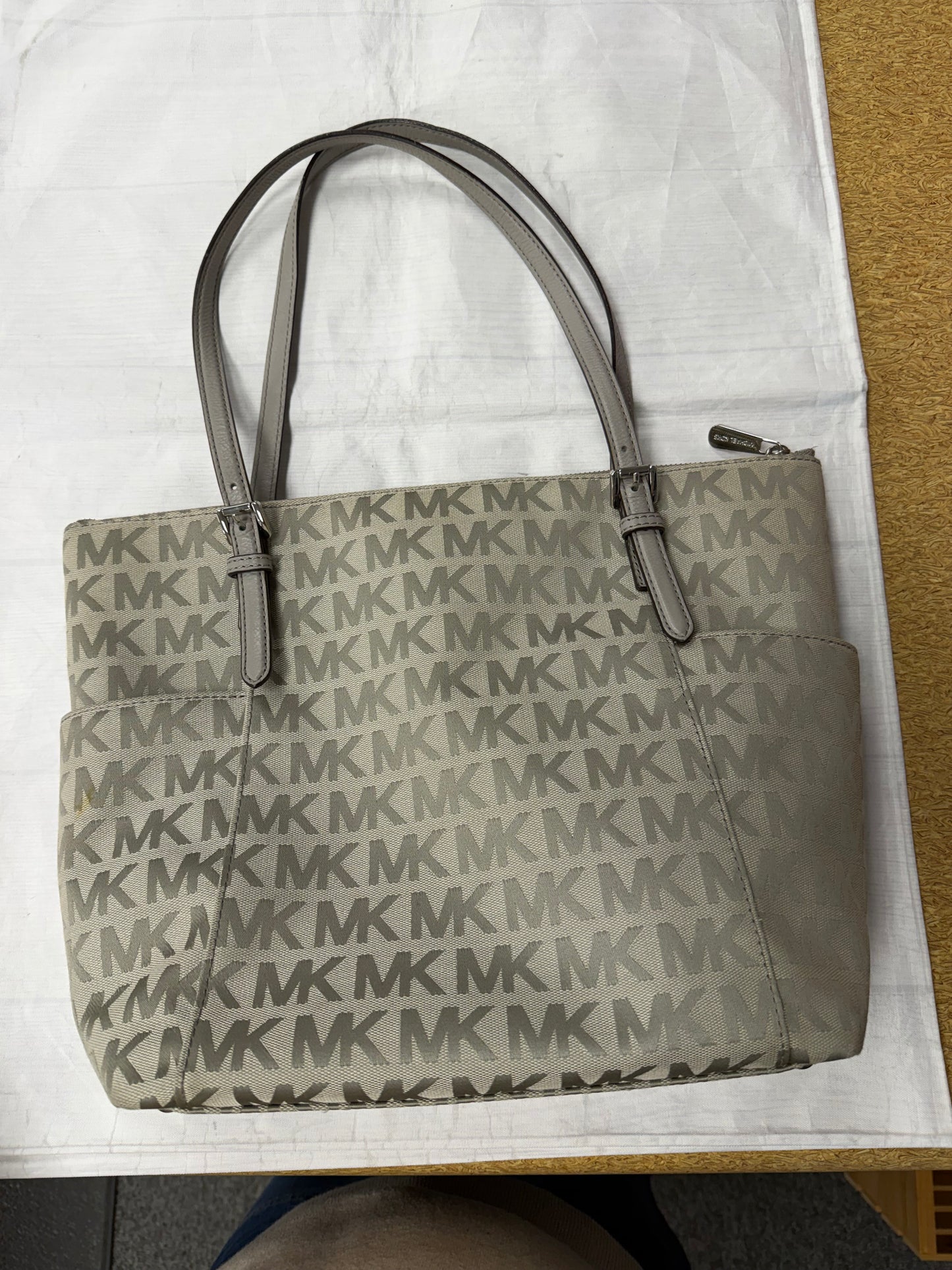 Handbag Designer By Michael Kors In Grey, Size:Large