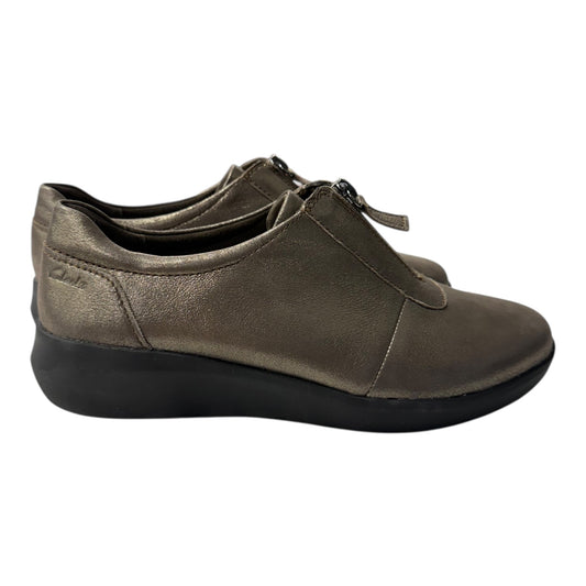 Shoes Flats By Clarks In Bronze, Size:8