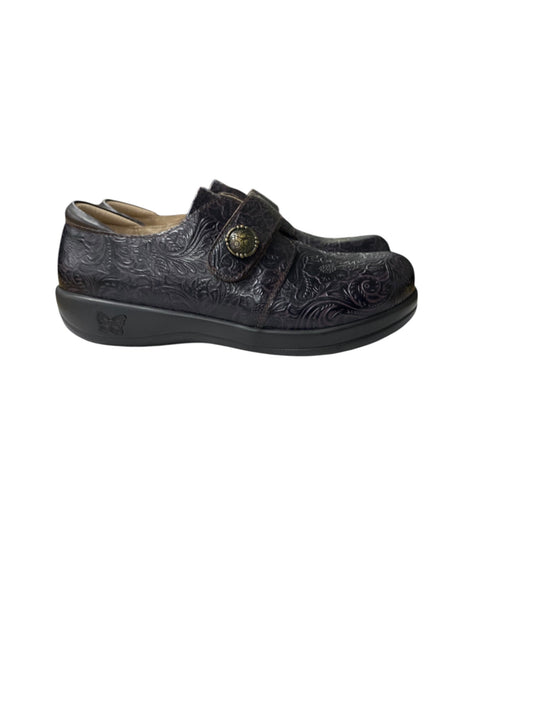 Shoes Flats By Alegria In Brown, Size:10.5