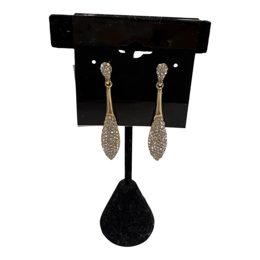 Earrings Dangle/Drop  In Gold