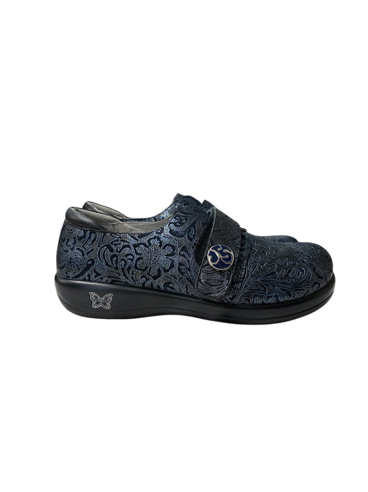 Shoes Flats By Alegria In Grey, Size:9.5