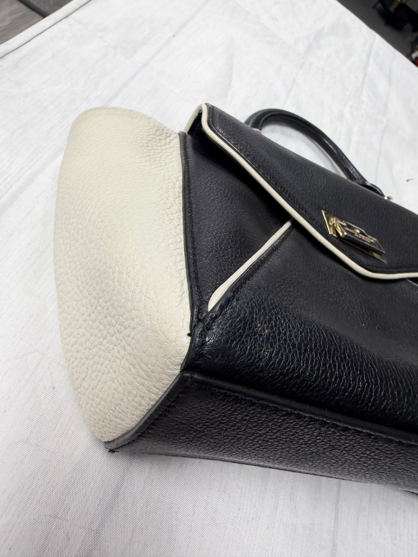 Handbag Designer By Kate Spade In Black, Size:Medium