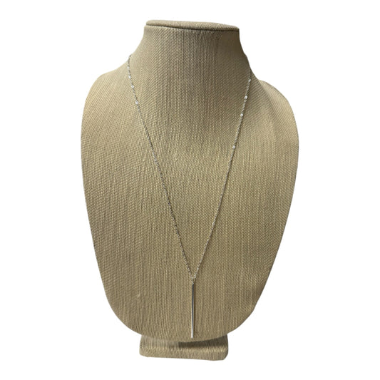 Necklace Charm By Clothes Mentor In Silver