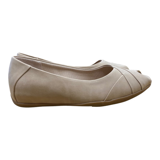 Shoes Flats By Bare Traps In Tan, Size:8.5