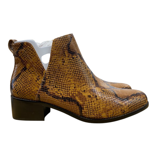 BOOTS ANKLE HEELS by VIONIC in SNAKESKIN PRINT, Size:11