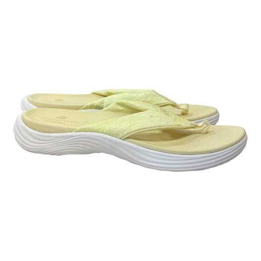 SANDALS FLATS by CLARKS In YELLOW, Size: 7