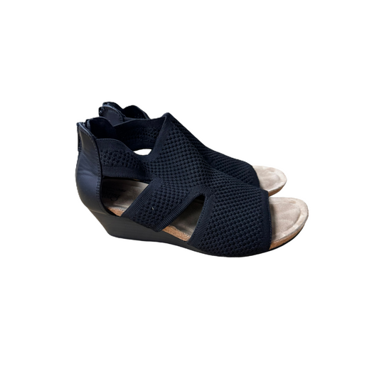 Sandals Flats By Croft And Barrow  Size: 8